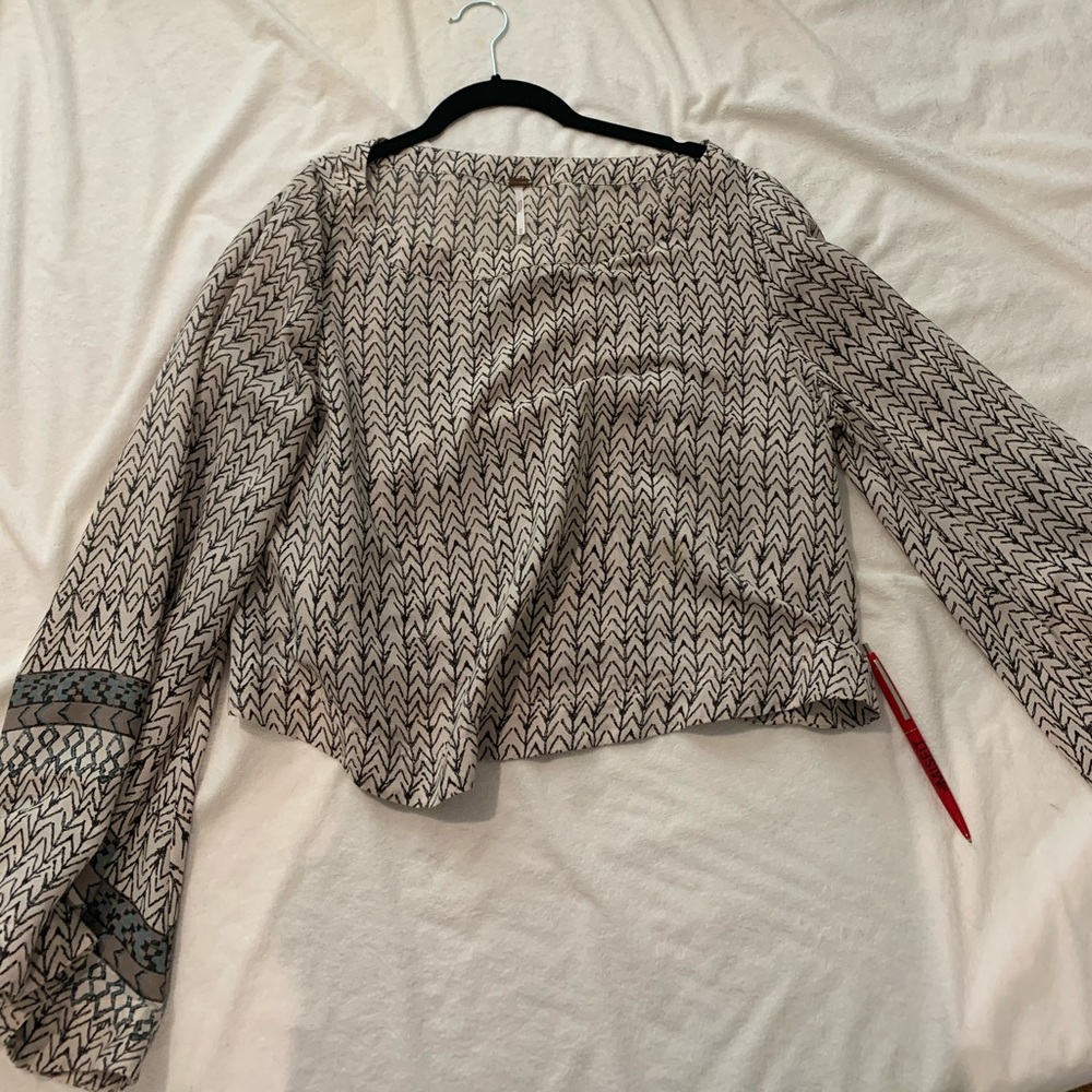 Patterned flowy blouse - Picture 2 of 5